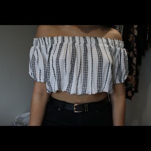 DISCOVERY: off the shoulder black &white crop top